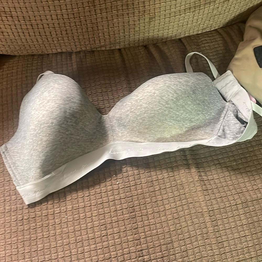 PINK Victoria’s Secret lightly lined bra